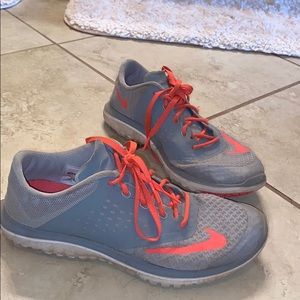 Nike women’s sneakers